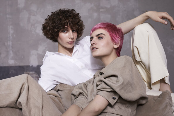 Ob lang oder kurz, die Frisurentrends sind 2023 vielseitig zu stylen Frisuren Haarfarben 2023