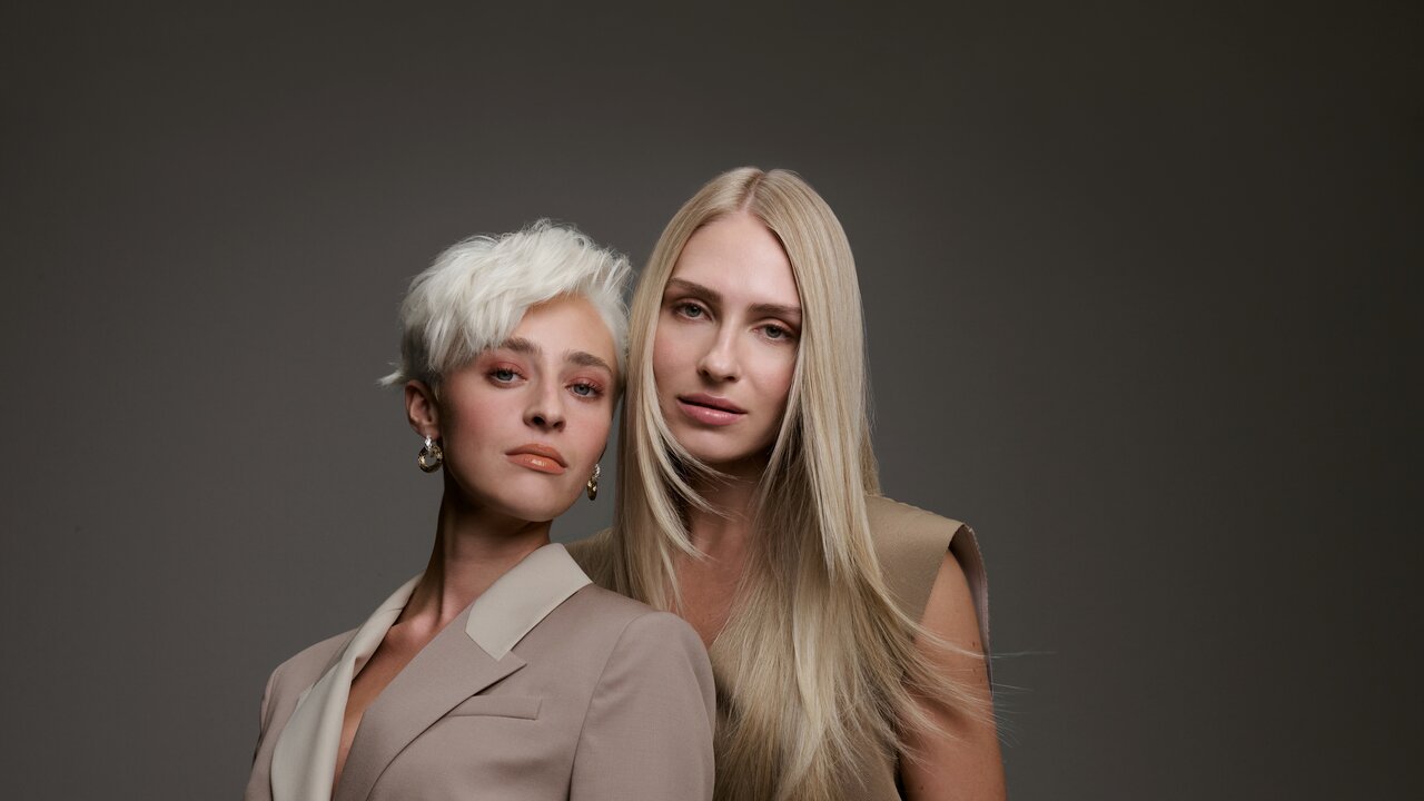 Key Visual zu Make-up-Trends Herbst/Winter 2026/2027 mit zwei Models in soften Nude-Looks, natürlichem Teint und eleganter Ausstrahlung