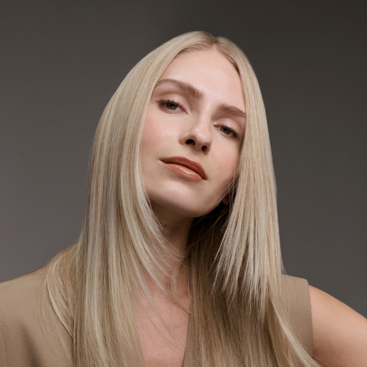 Make-up-Trend Glossy Lips für Herbst/Winter 2026/2027 mit ebenmäßigem Teint, softem Glow und glanzvollem Lippen-Look 