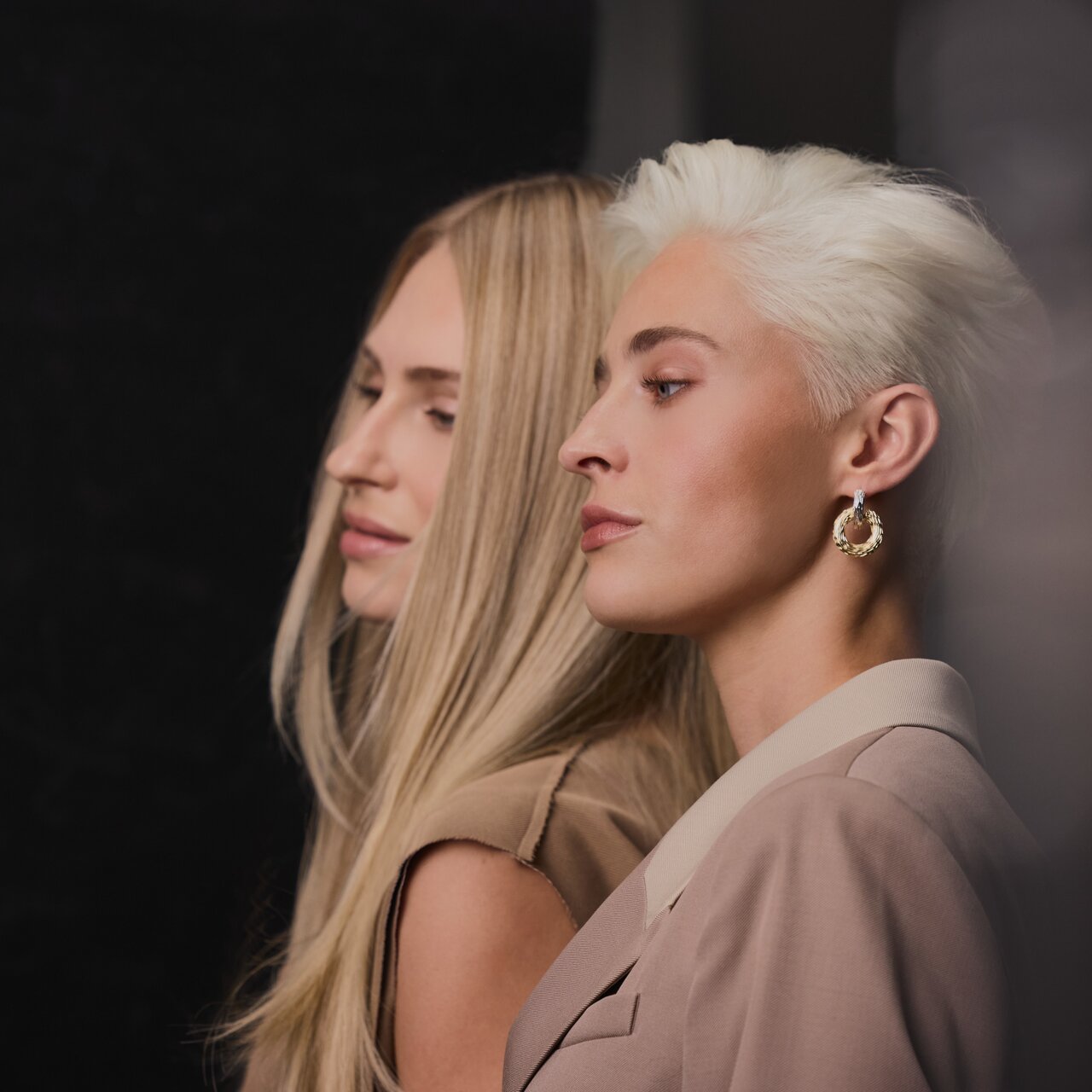 Make-up-Trend Fairy Eyes für Herbst/Winter 2025/2026 mit strahlendem Teint, sanftem Augen-Make-up und elegantem Glow.
