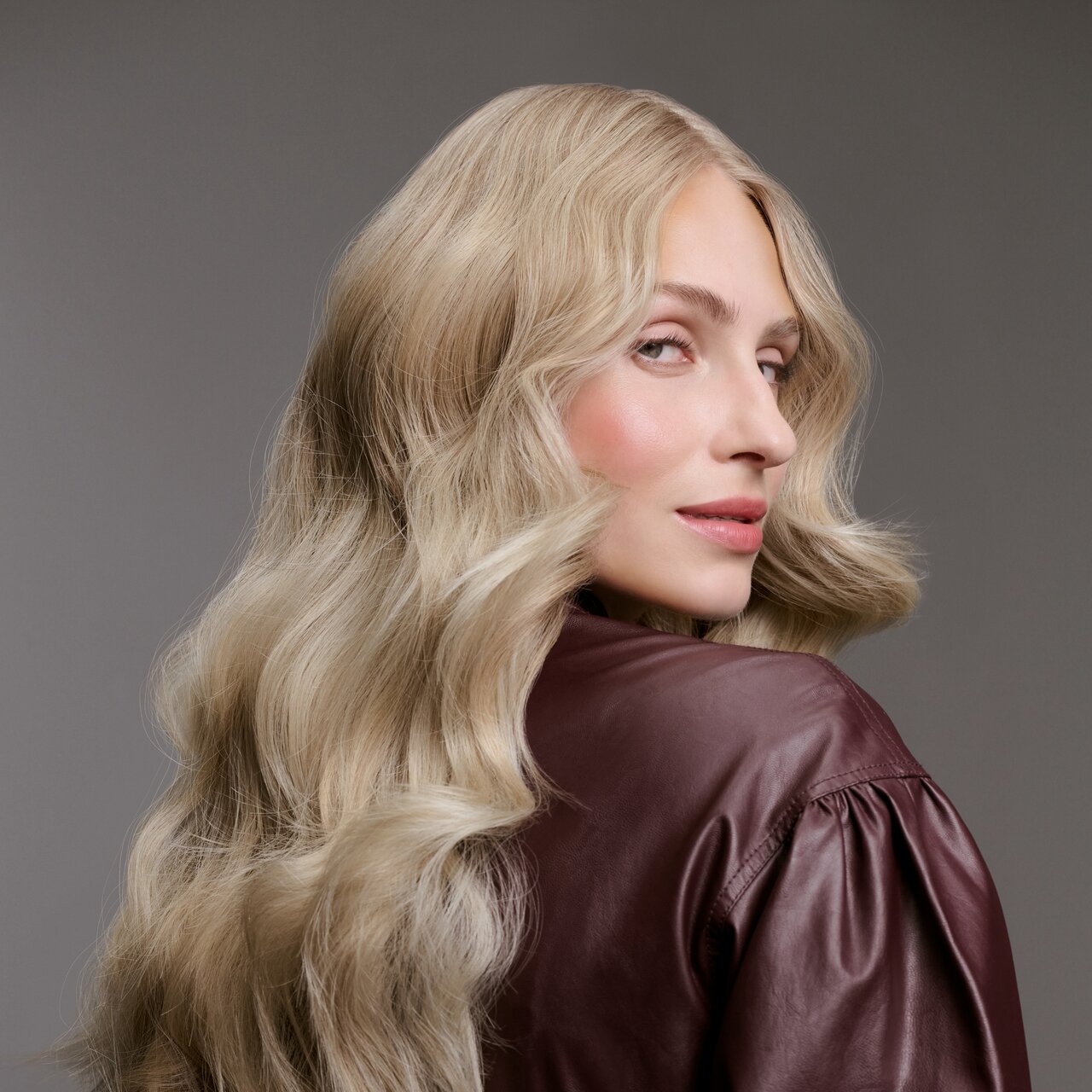 Make-up-Trend Draping Blush für Herbst/Winter 2026/2027 mit frischem Teint, modellierendem Rouge und weichem Glow.