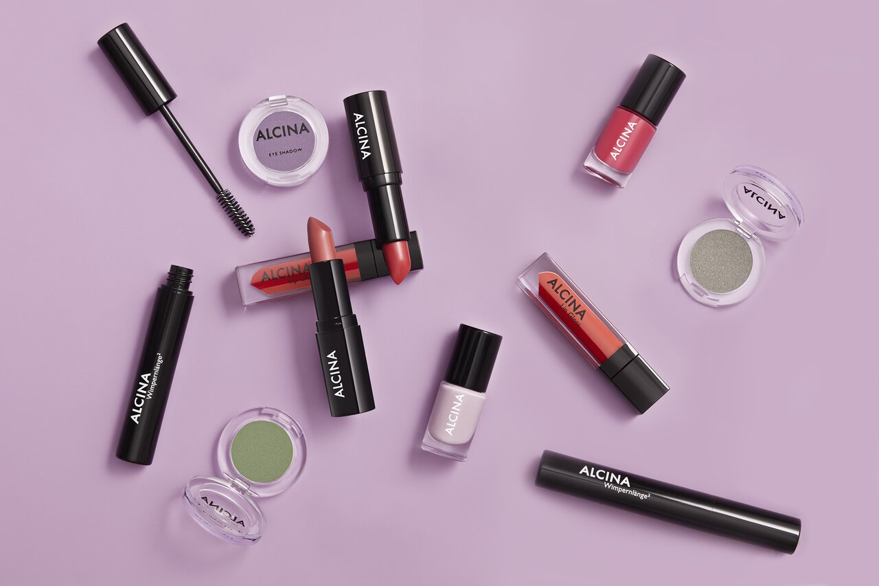 Leuchtende Farben für Augen, Lippen und Nägel sind im Frühjahr und Sommer 2022 ein Muss Make-up Frühling 2022 Farben