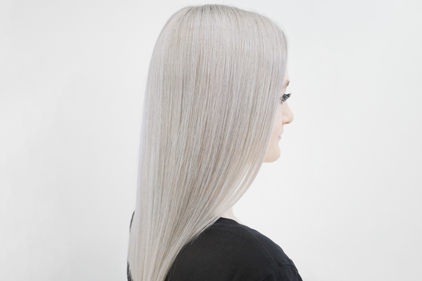 Bei langen Haare lässt Sie der kühle Blondton zur Eiskönigin werden Eisblond lange Haare