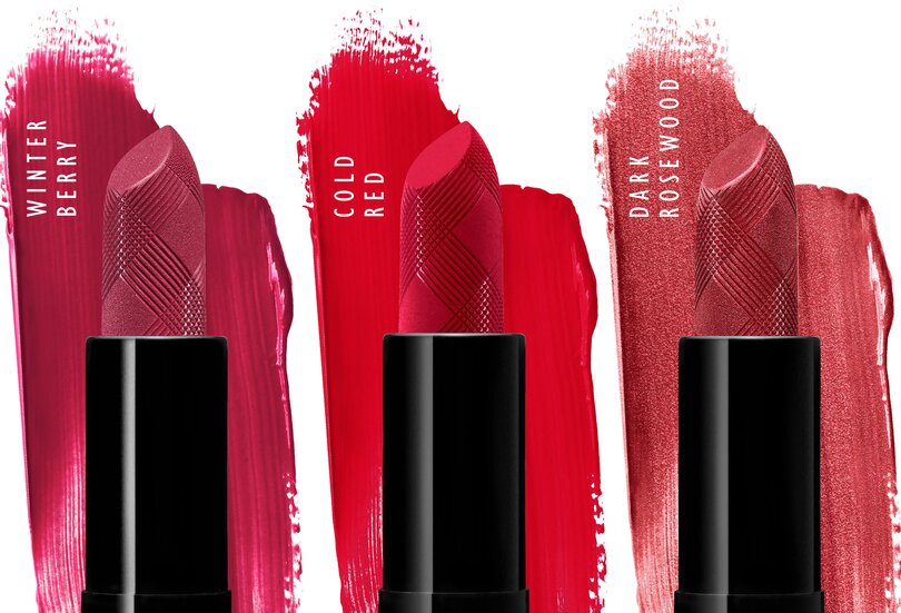 Lippenstift Abrieb der Trendfarben Winter Berry, Cold Red und Dark Rosewood als Make-up-Trend im Herbst Winter 2023