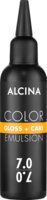 Schmale schwarze Alcina-Applikatorflasche, weißer Aufdruck „Color Gloss + Care Emulsion“ und der Farbnuance 7.0 Mittelblond